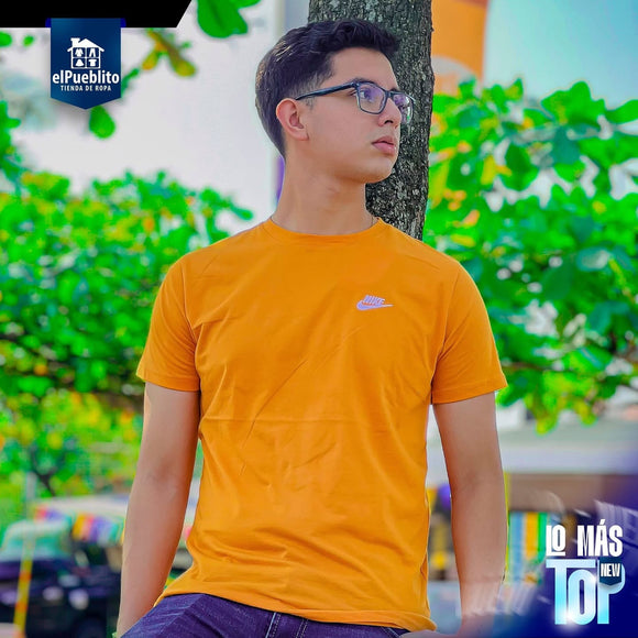 Playera de Hombre, Nike, con logo bordado. - El Pueblito