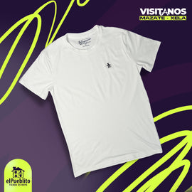 Playera de Hombre, color blanco, con logo bordado. - El Pueblito