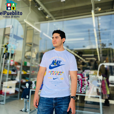 Playera de Hombre con diseño, hecha de algodón.