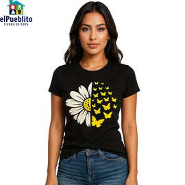 Blusa de Mujer, marca Guess. Con diseño y cuello circular.