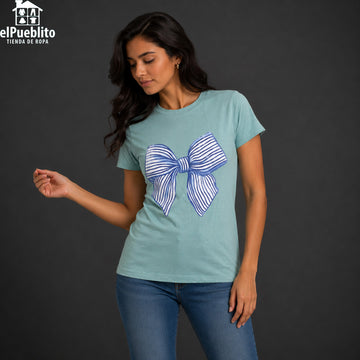 Blusa marca Guess, color Turquesa con diseño de un moño, 100% Algodón