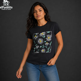 Blusa marca Guess, color Negro con diseño de flores, 100% Algodón