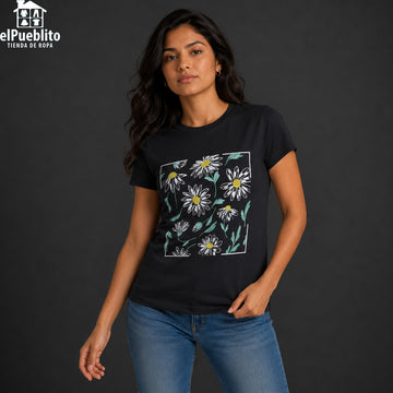 Blusa marca Guess, color Negro con diseño de flores, 100% Algodón